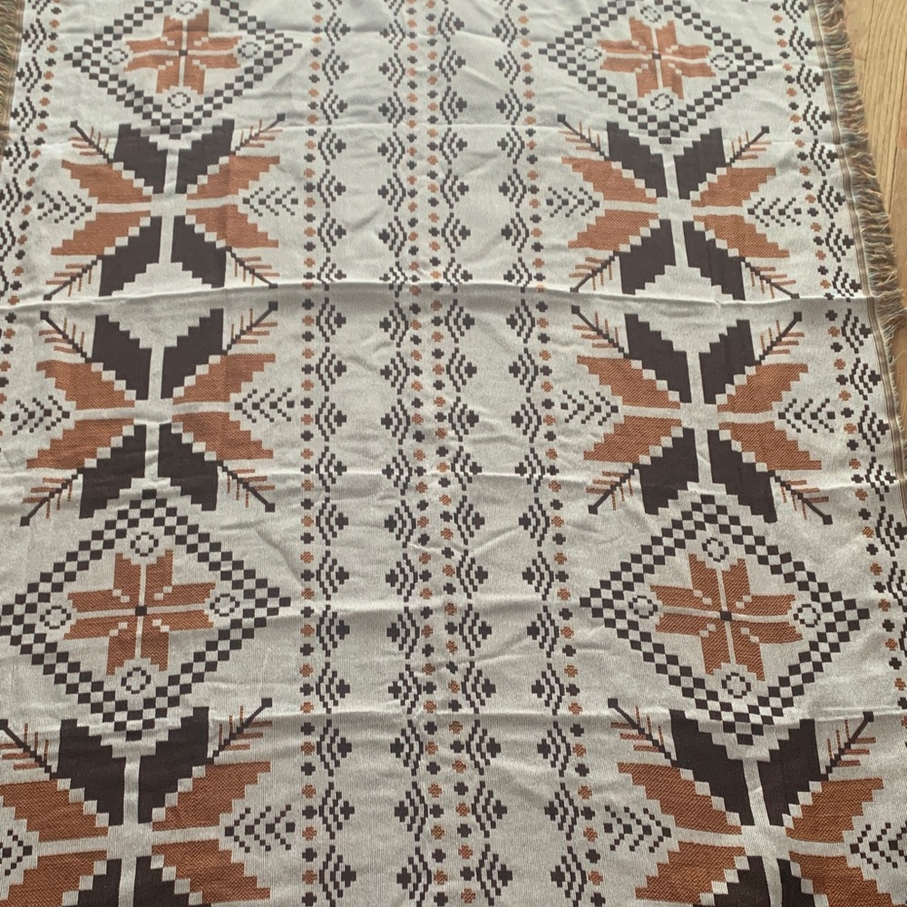 Geometric Patterned Throw Blanket - Picture 3 of 4